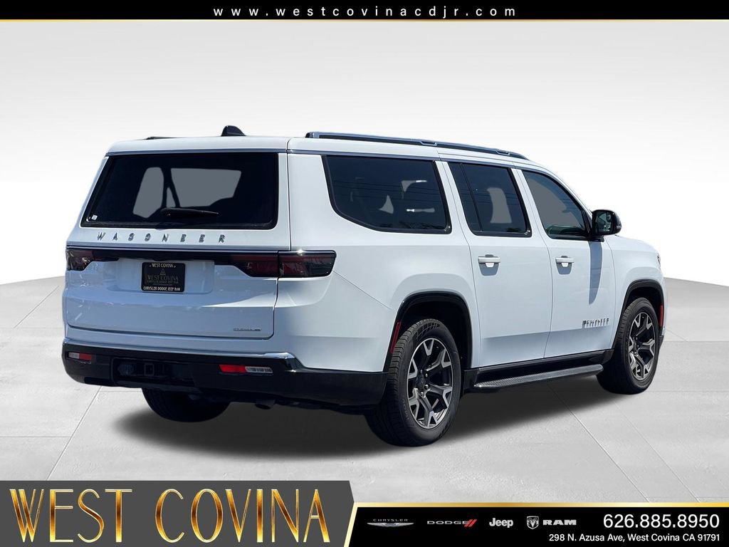 Used 2024 Jeep Wagoneer L Series III w/ Flexible Seating Group AWD/4WD image 5