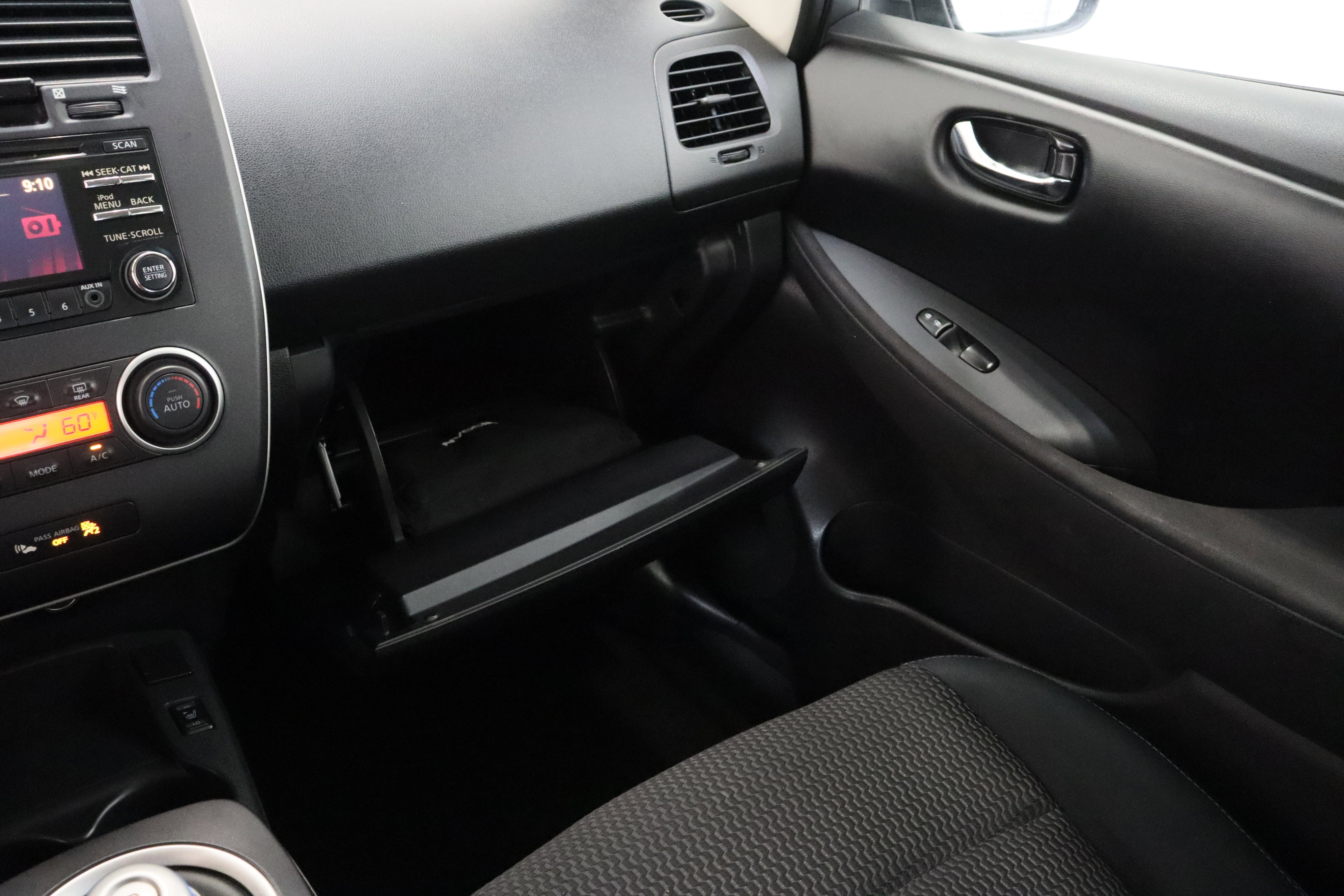 Used 2015 Nissan Leaf S w/ Charge Package FWD image 23