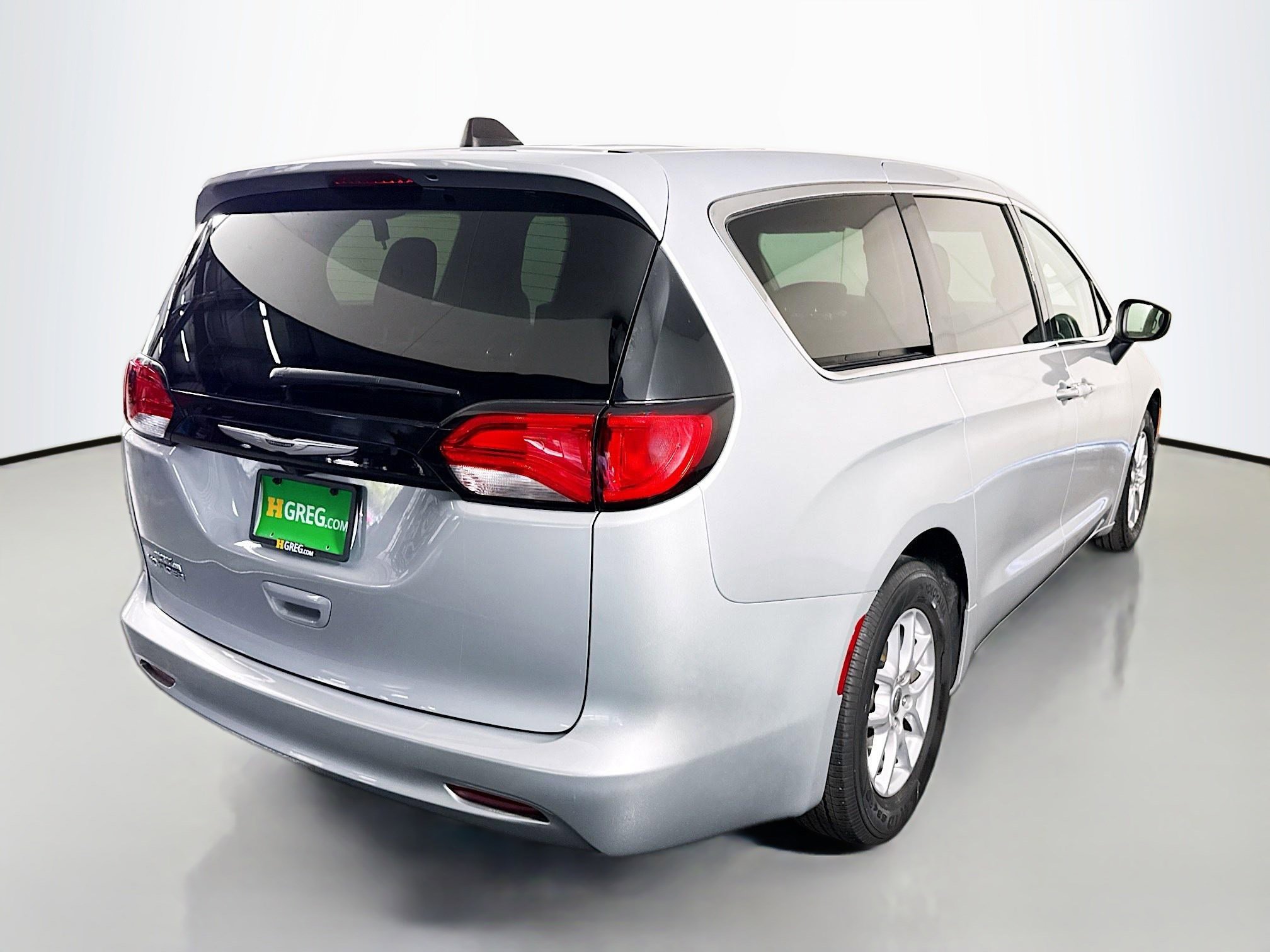 Used 2023 Chrysler Voyager LX FWD image 10