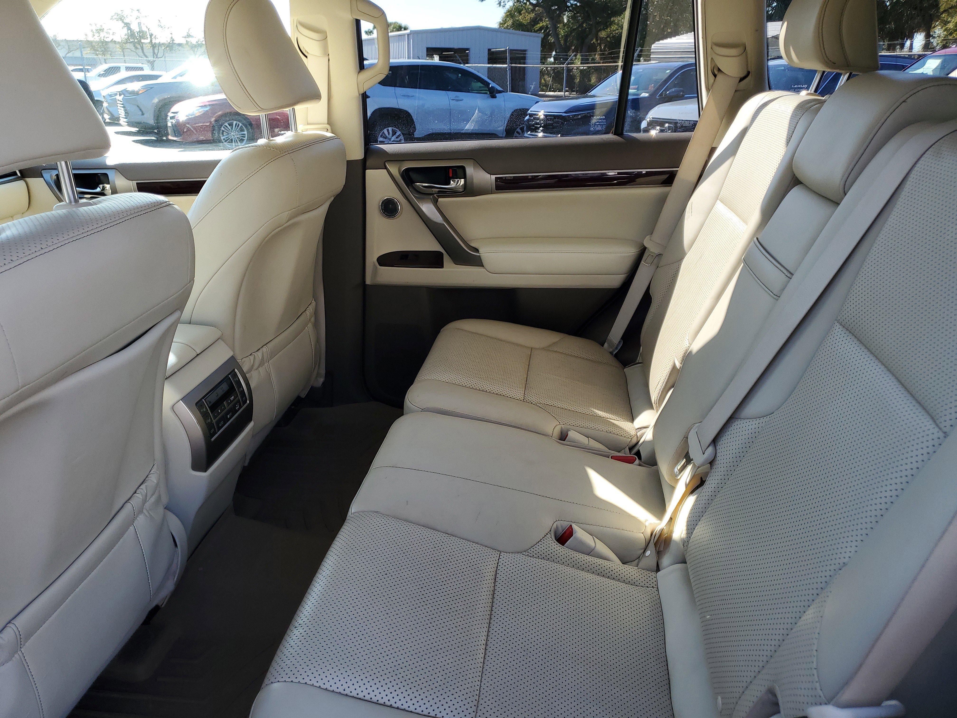 Used 2018 Lexus GX 460 Luxury image 12