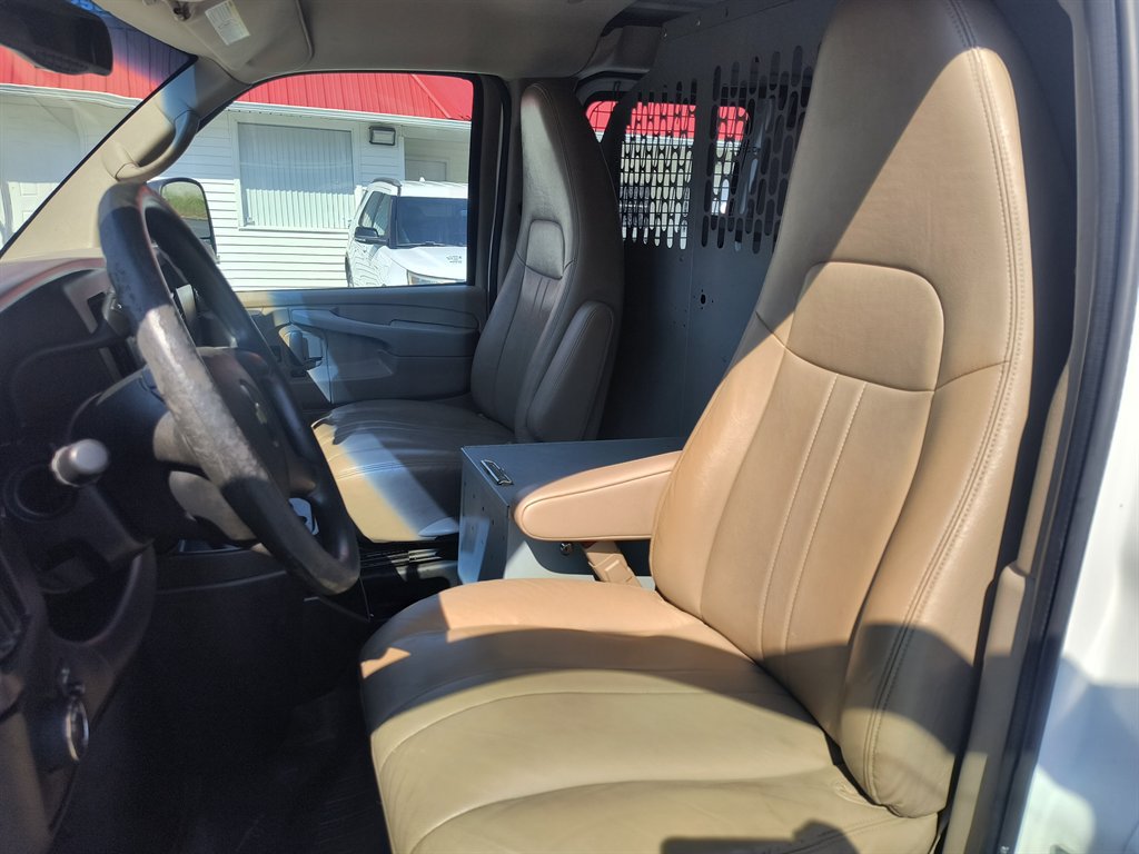 Used 2015 Chevrolet Express 2500 RWD image 16
