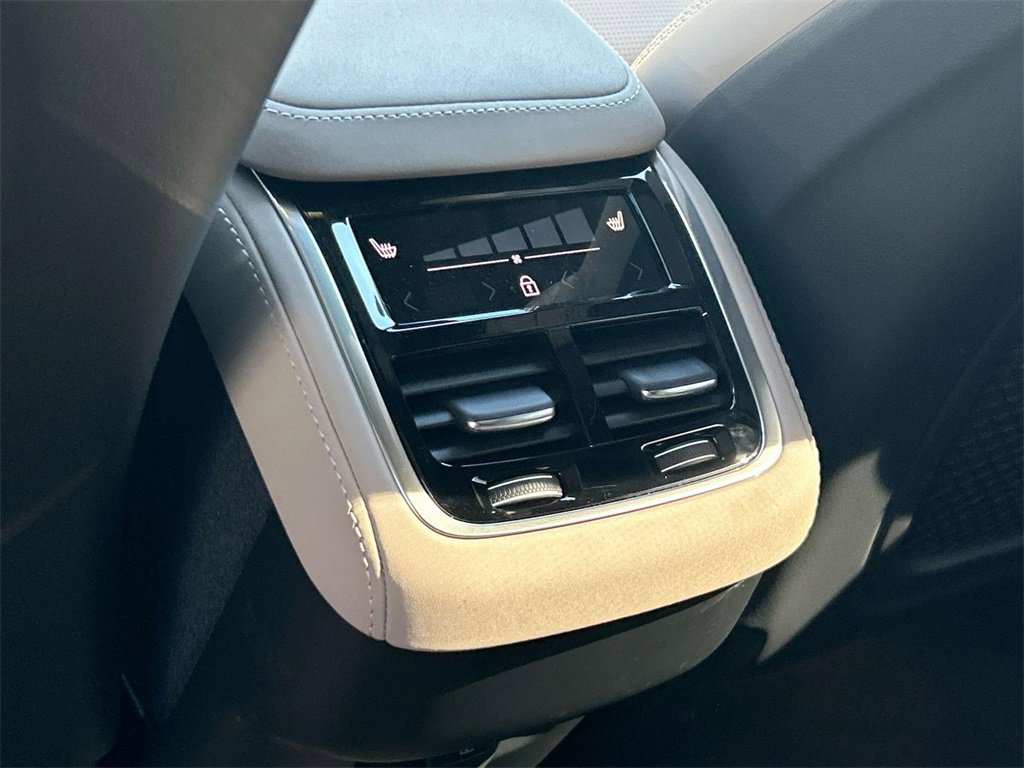 New 2026 Volvo XC90 B6 Ultra image 18