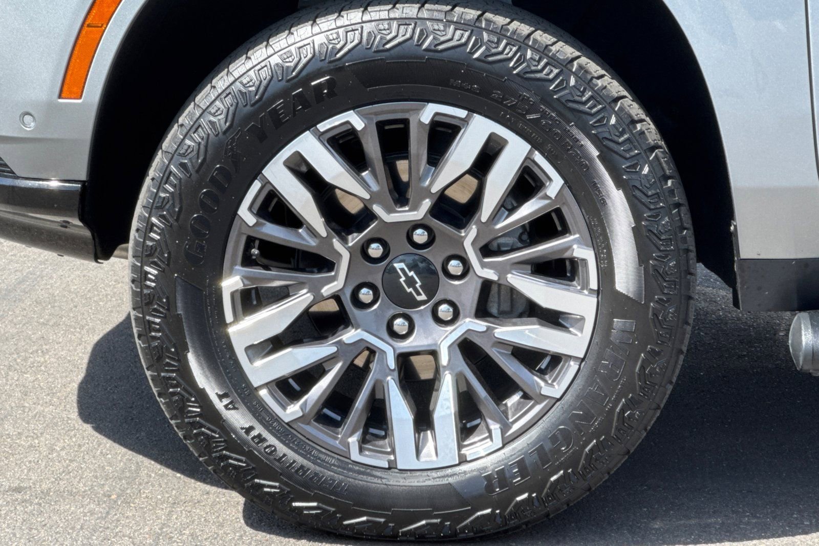 Used 2025 Chevrolet Suburban Z71 AWD/4WD image 42