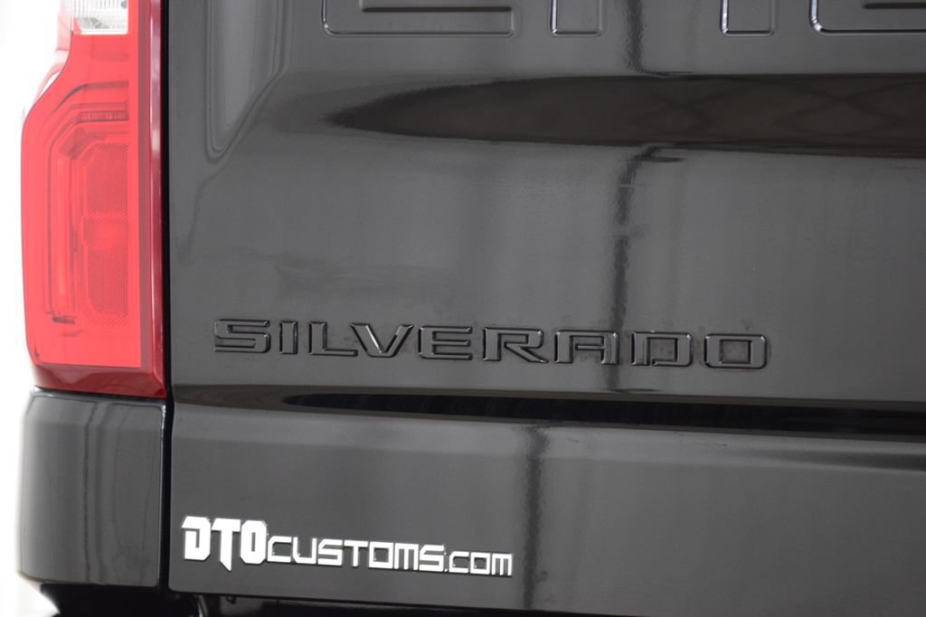Used 2025 Chevrolet Silverado 1500 High Country w/ Midnight Edition AWD/4WD image 19