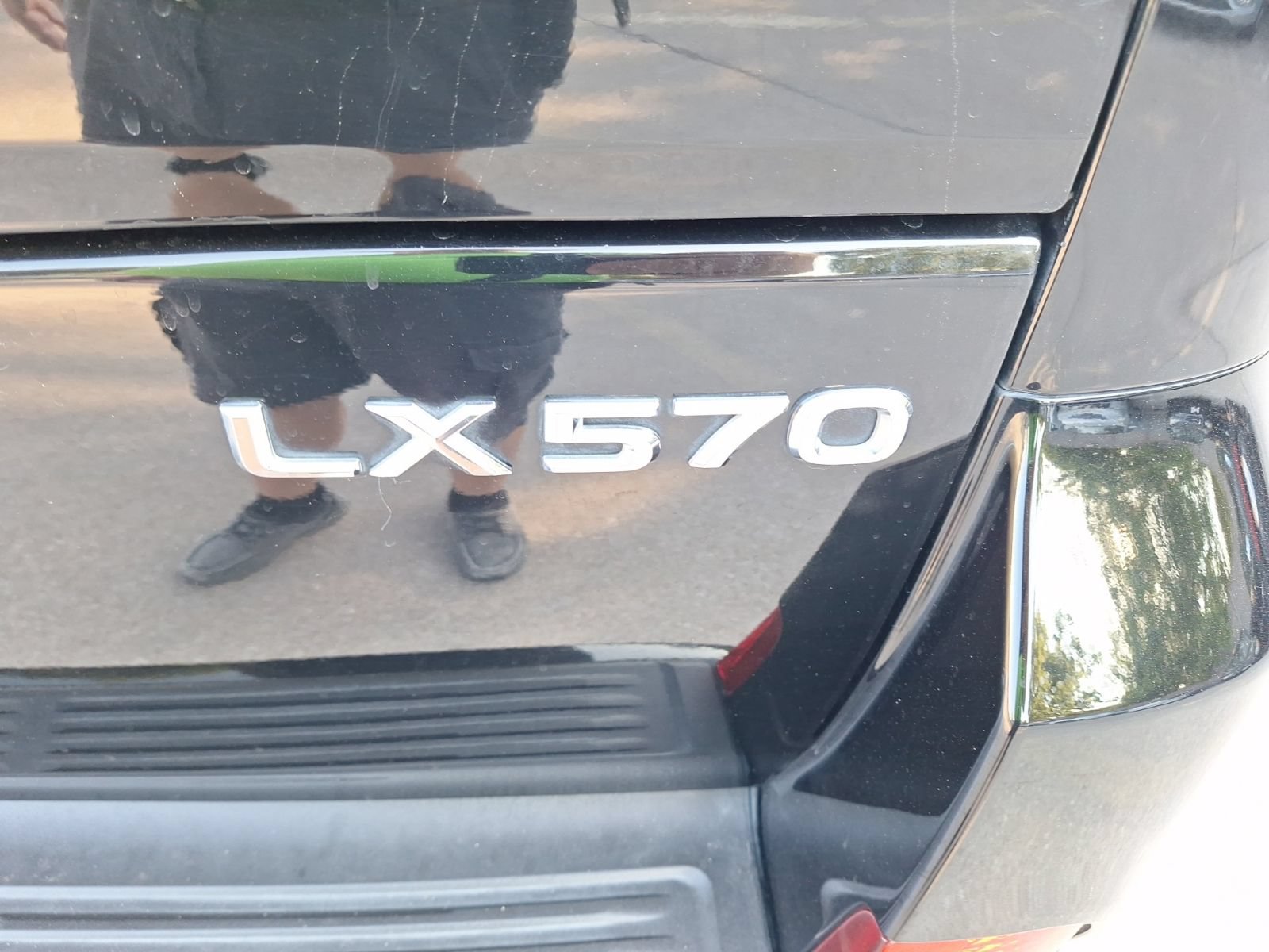 Used 2021 Lexus LX 570 4WD w/ Luxury Package image 12