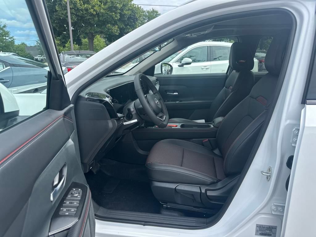 New 2025 Nissan Kicks SR w/ SR Premium Package image 9