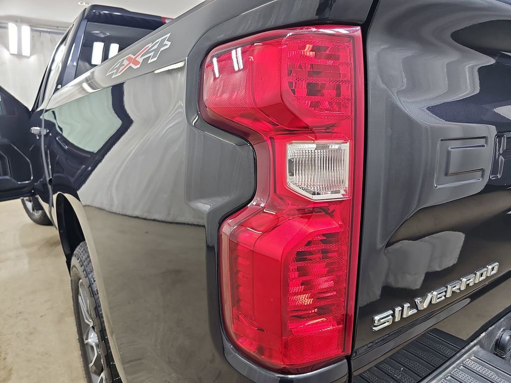 Used 2024 Chevrolet Silverado 1500 LT image 39
