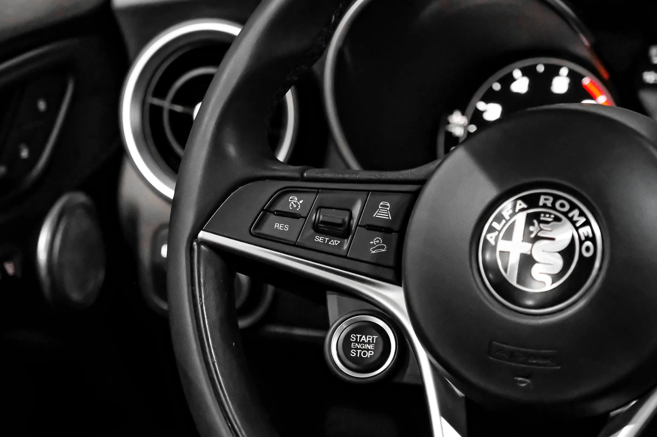 Used 2018 Alfa Romeo Stelvio Ti AWD/4WD image 19