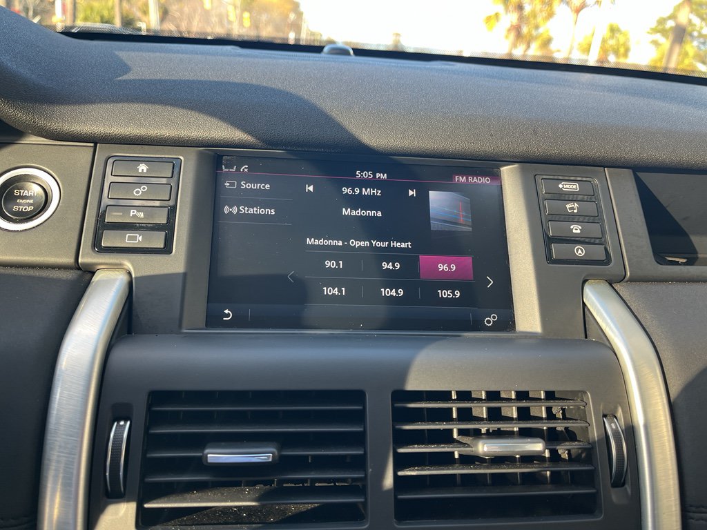Used 2016 Land Rover Discovery Sport HSE AWD/4WD image 22