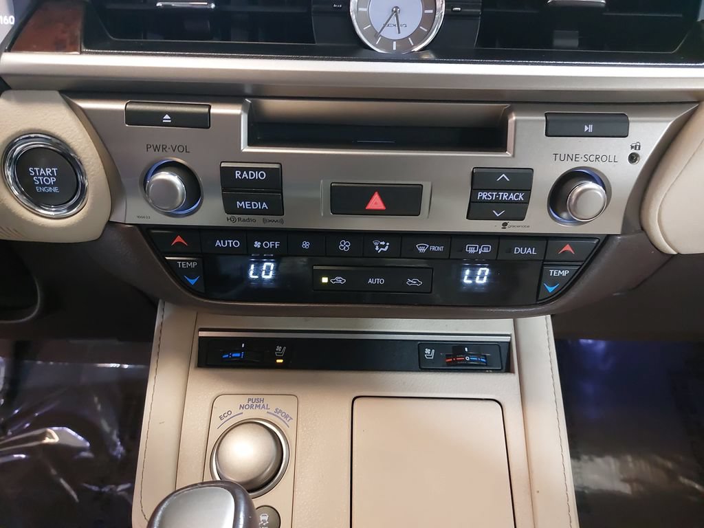 Used 2016 Lexus ES 350 w/ Premium Package w/Wood Trim FWD image 25