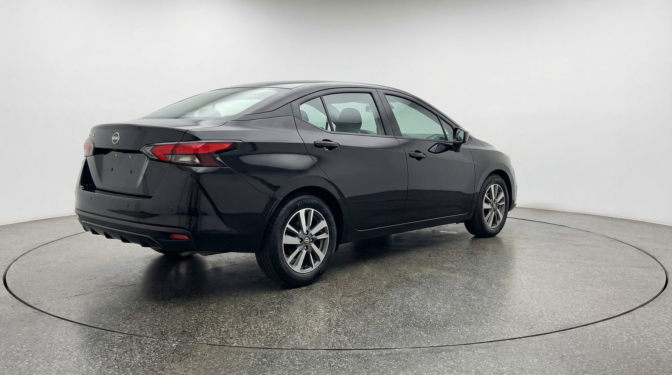 Used 2025 Nissan Versa SV image 9