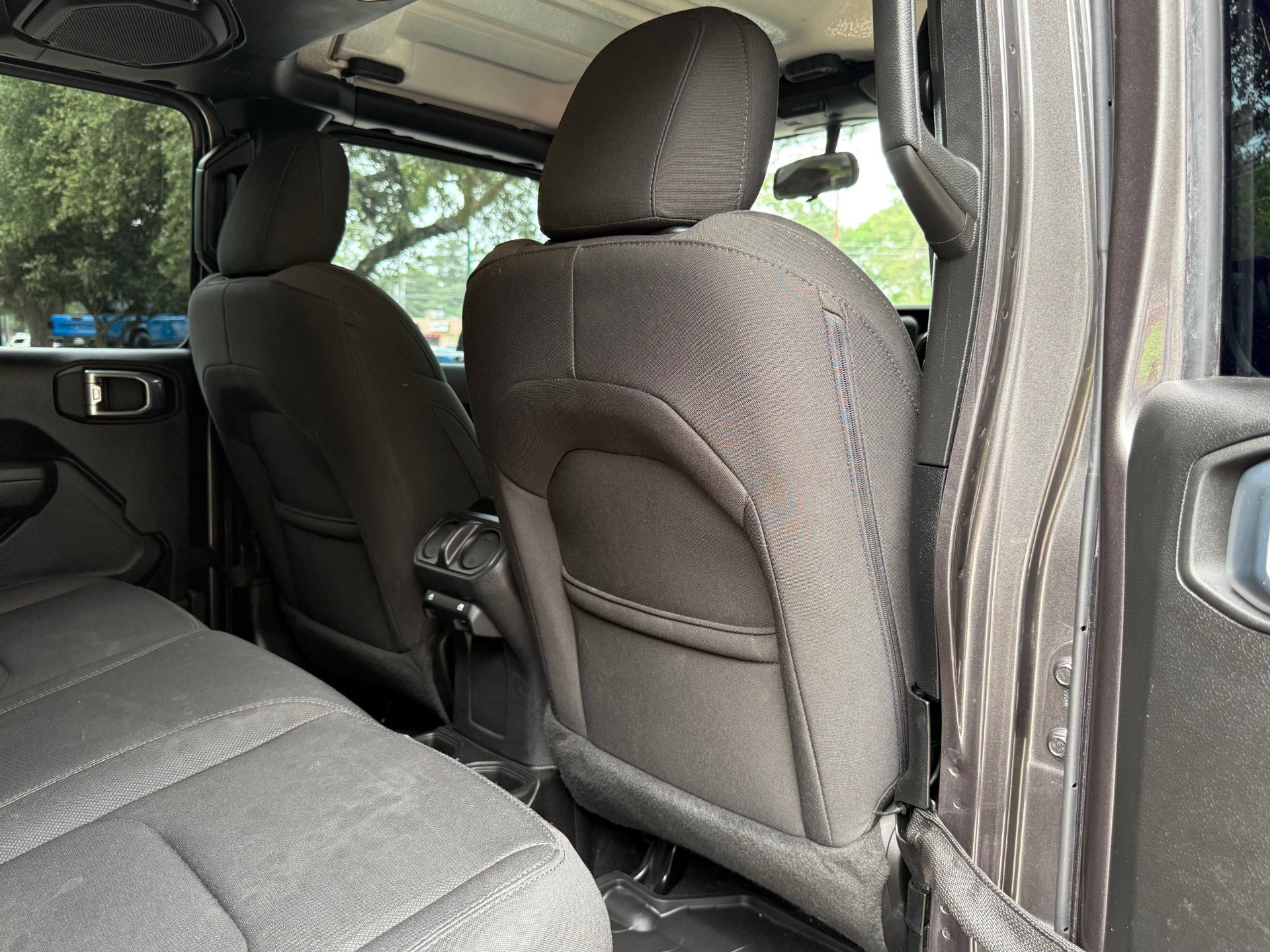 Used 2023 Jeep Wrangler Unlimited AWD/4WD image 43