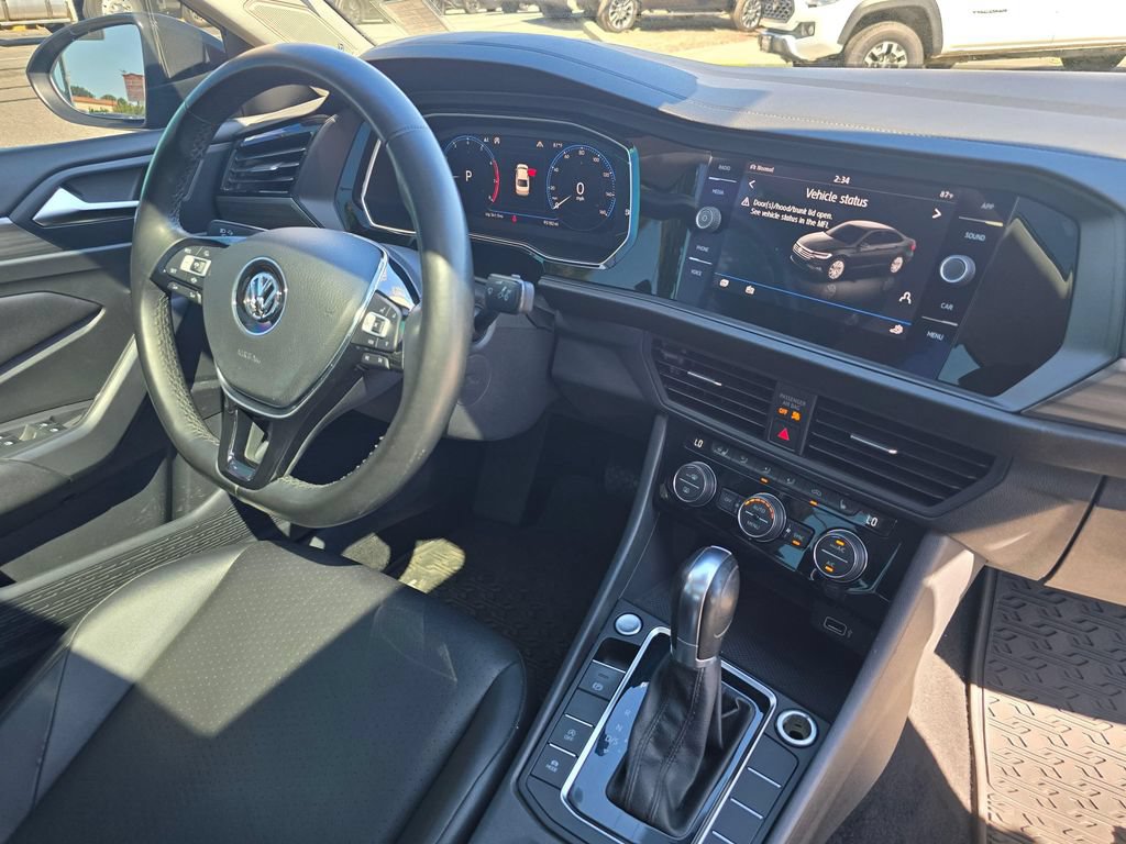 Used 2019 Volkswagen Jetta SEL w/ Cold Weather Package FWD image 12