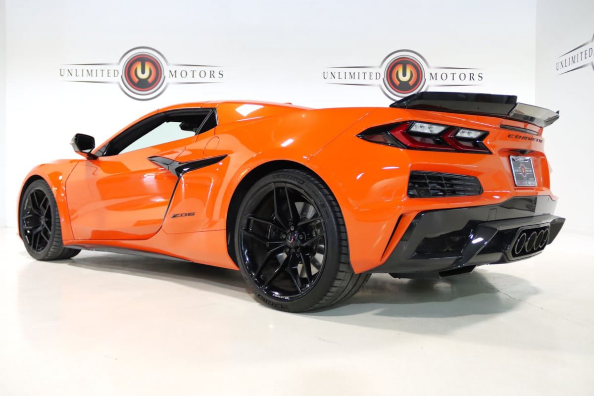 Used 2025 Chevrolet Corvette Z06 RWD image 37