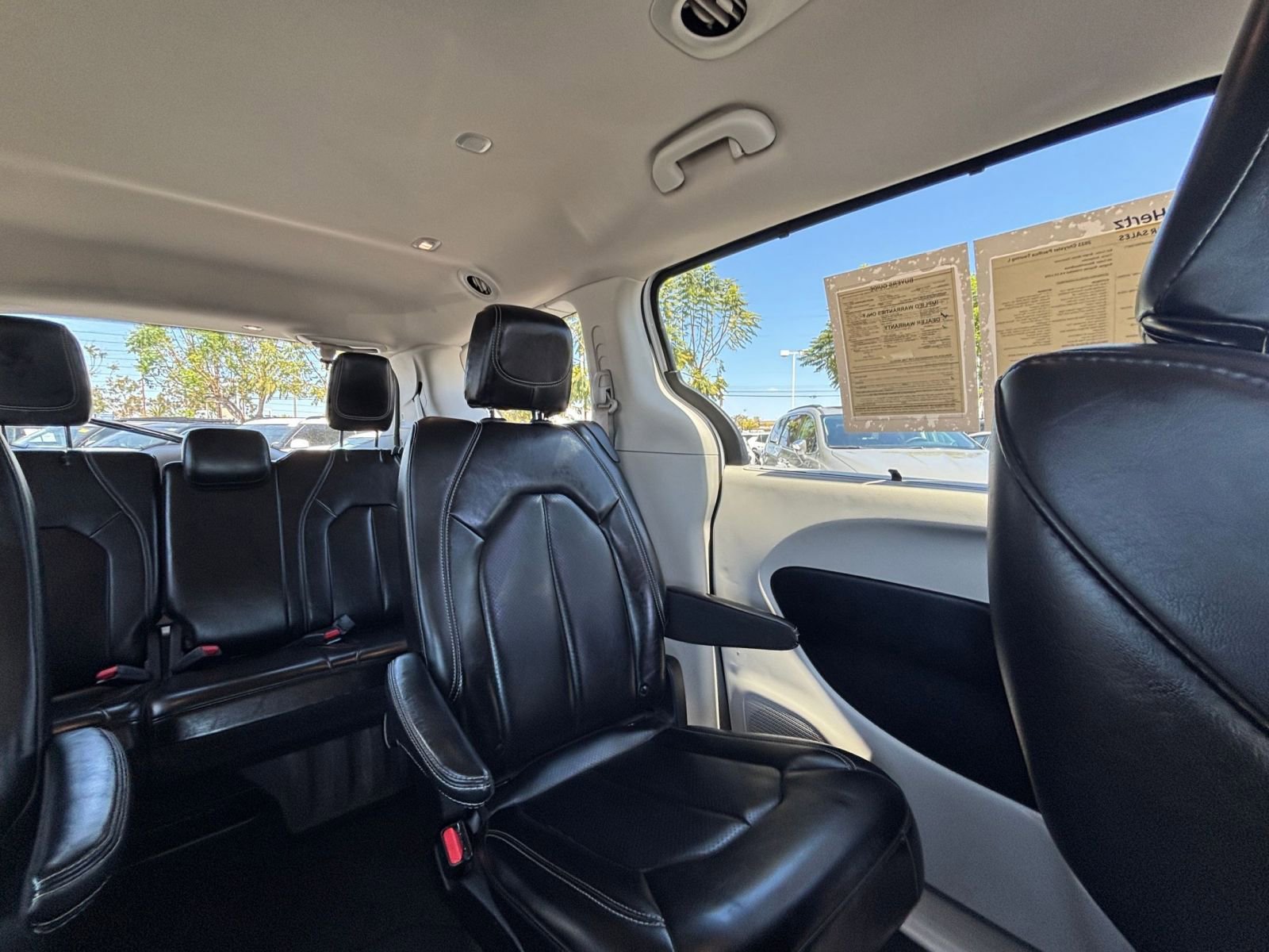 Used 2023 Chrysler Pacifica Touring-L FWD image 39