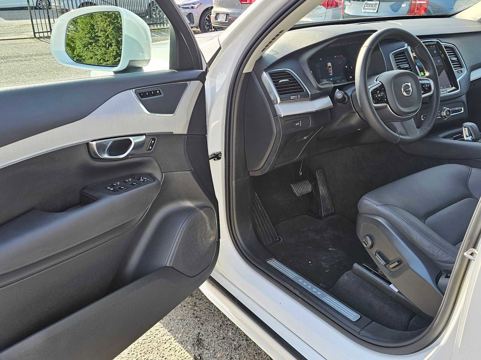 Certified 2025 Volvo XC90 B5 Core image 20