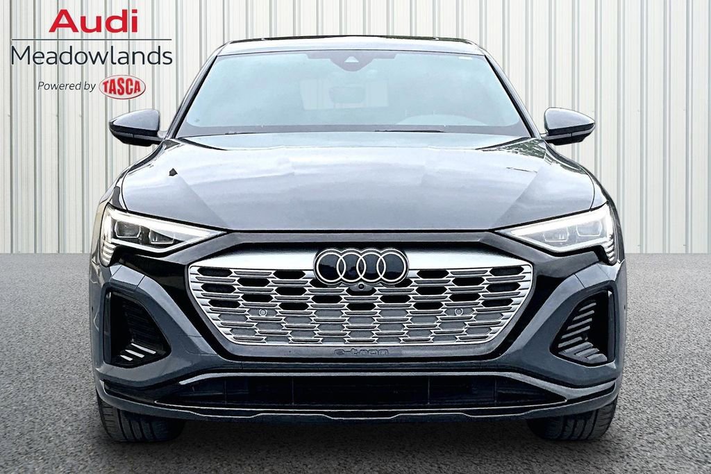Used 2024 Audi Q8 e-tron Premium Plus w/ Premium Plus Package AWD/4WD image 2