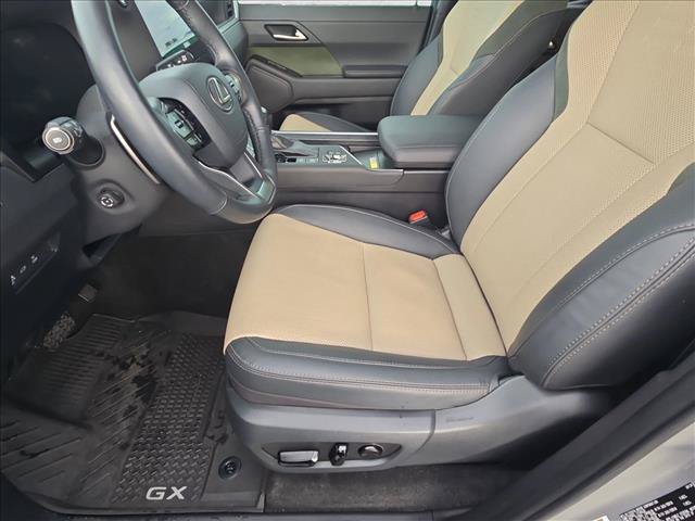 Used 2024 Lexus GX 550 AWD/4WD image 16