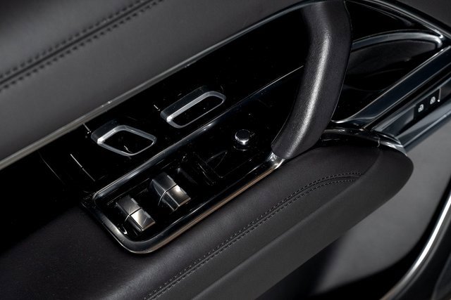 Used 2023 Land Rover Range Rover SE image 52