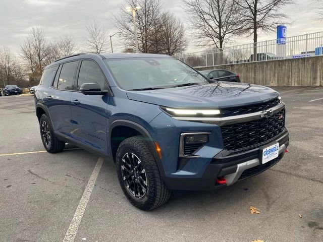 Used 2024 Chevrolet Traverse Z71 image 2