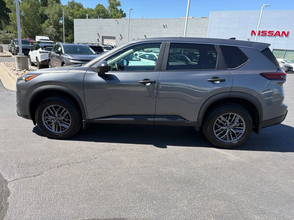 Used 2025 Nissan Rogue S AWD/4WD image 7