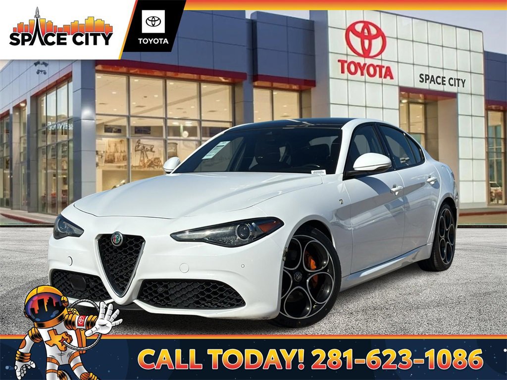 Used 2022 Alfa Romeo Giulia Ti image 1