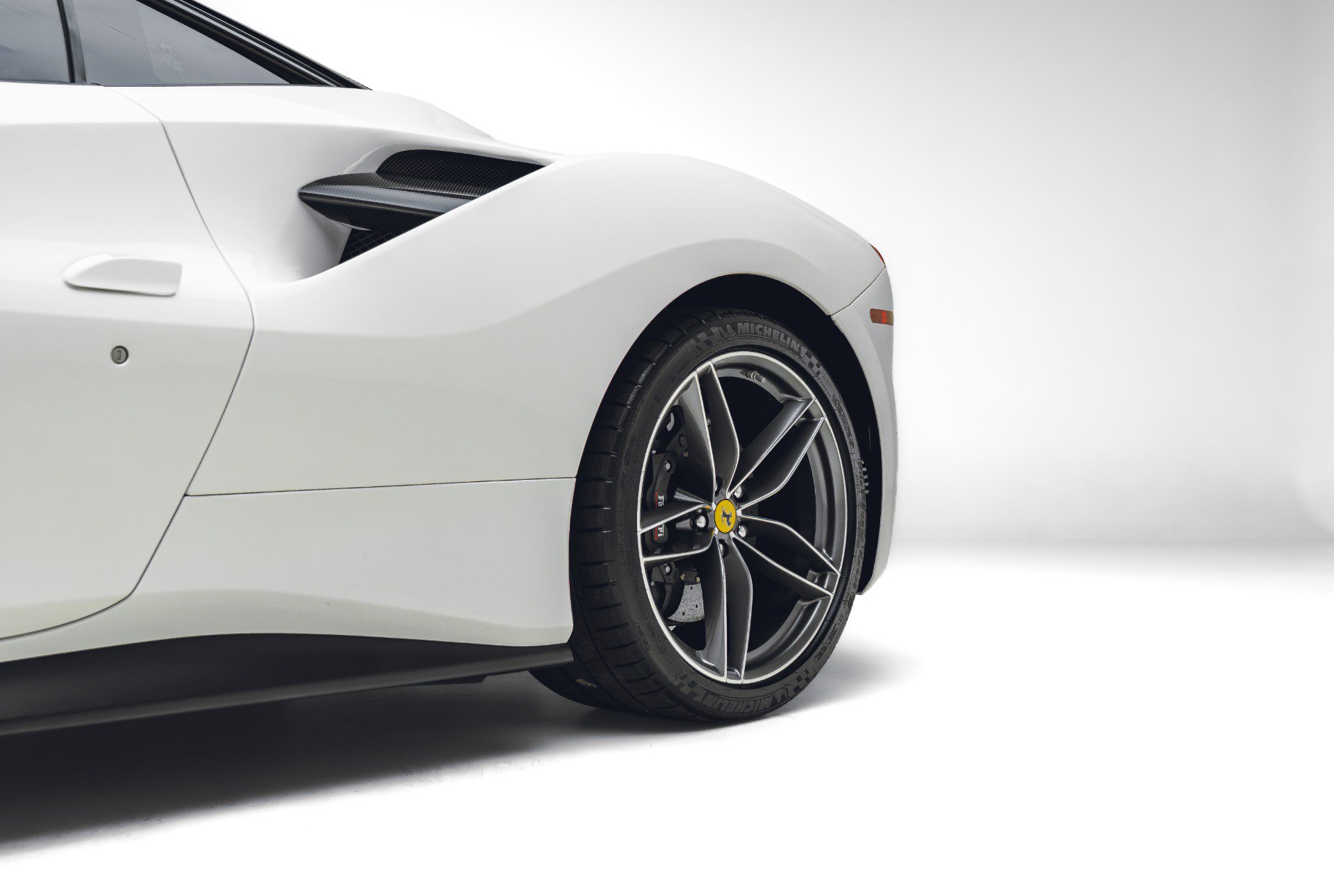 Used 2018 Ferrari 488 GTB RWD image 19