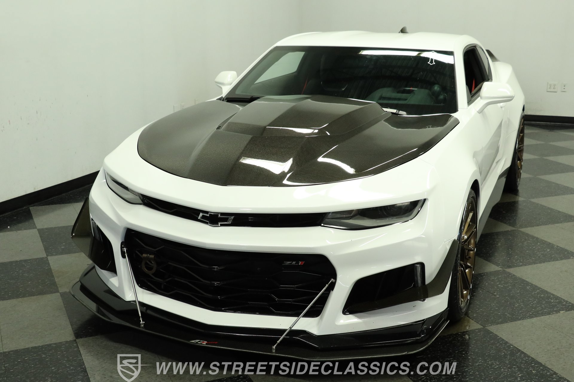 Used 2018 Chevrolet Camaro ZL1 RWD image 17