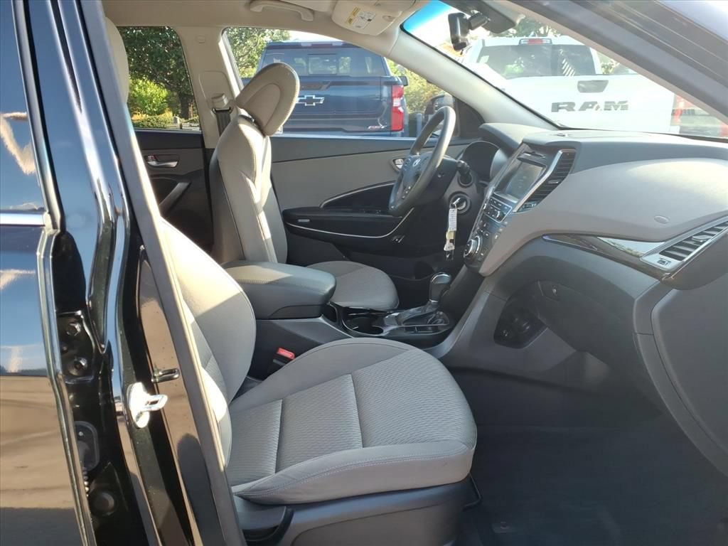 Used 2019 Hyundai Santa Fe XL SE FWD image 17