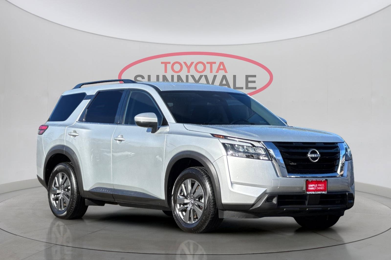 Used 2024 Nissan Pathfinder SV image 10