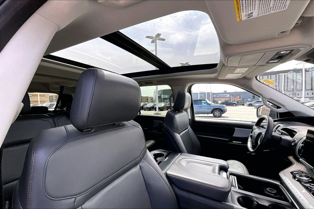 Used 2025 Ford Expedition Max Active AWD/4WD image 21