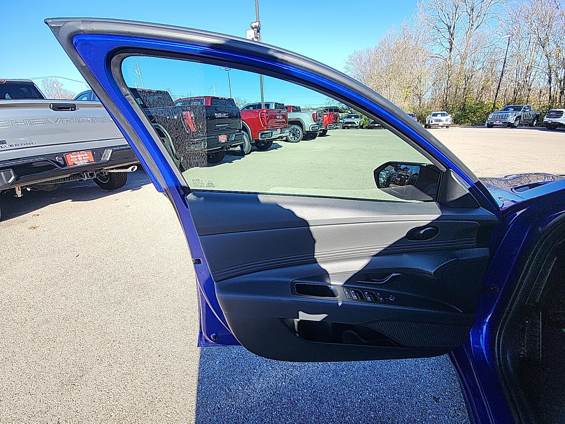 Used 2025 Hyundai Elantra SEL w/ Cargo Package image 12