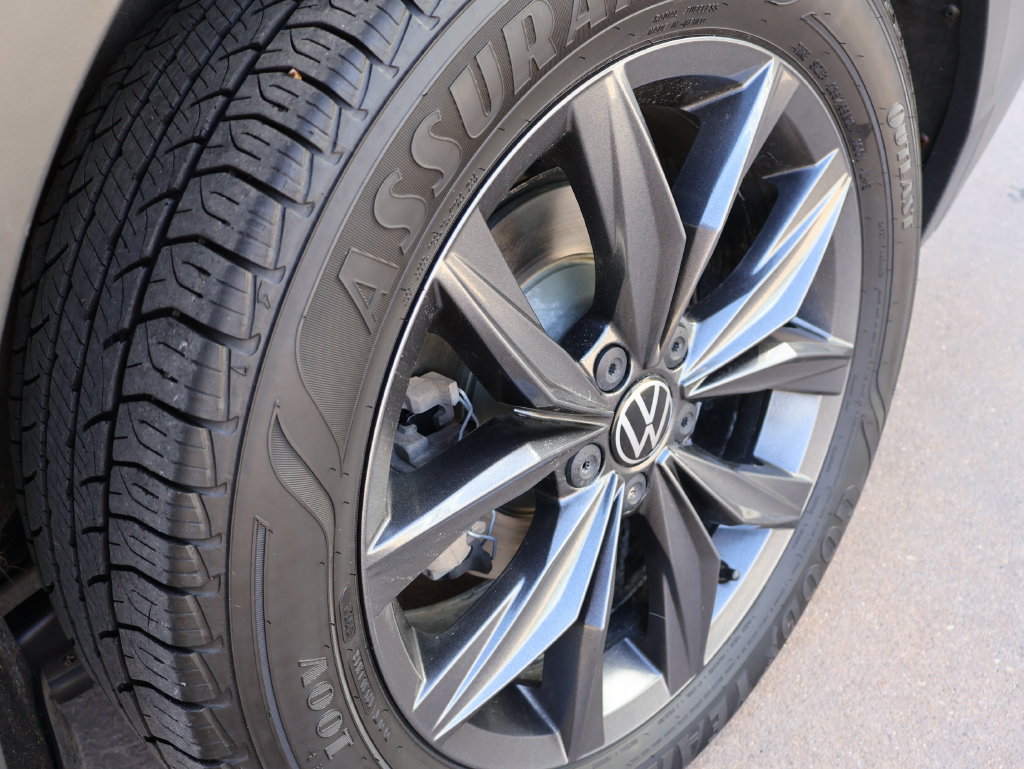 Used 2023 Volkswagen Tiguan SE AWD/4WD image 39