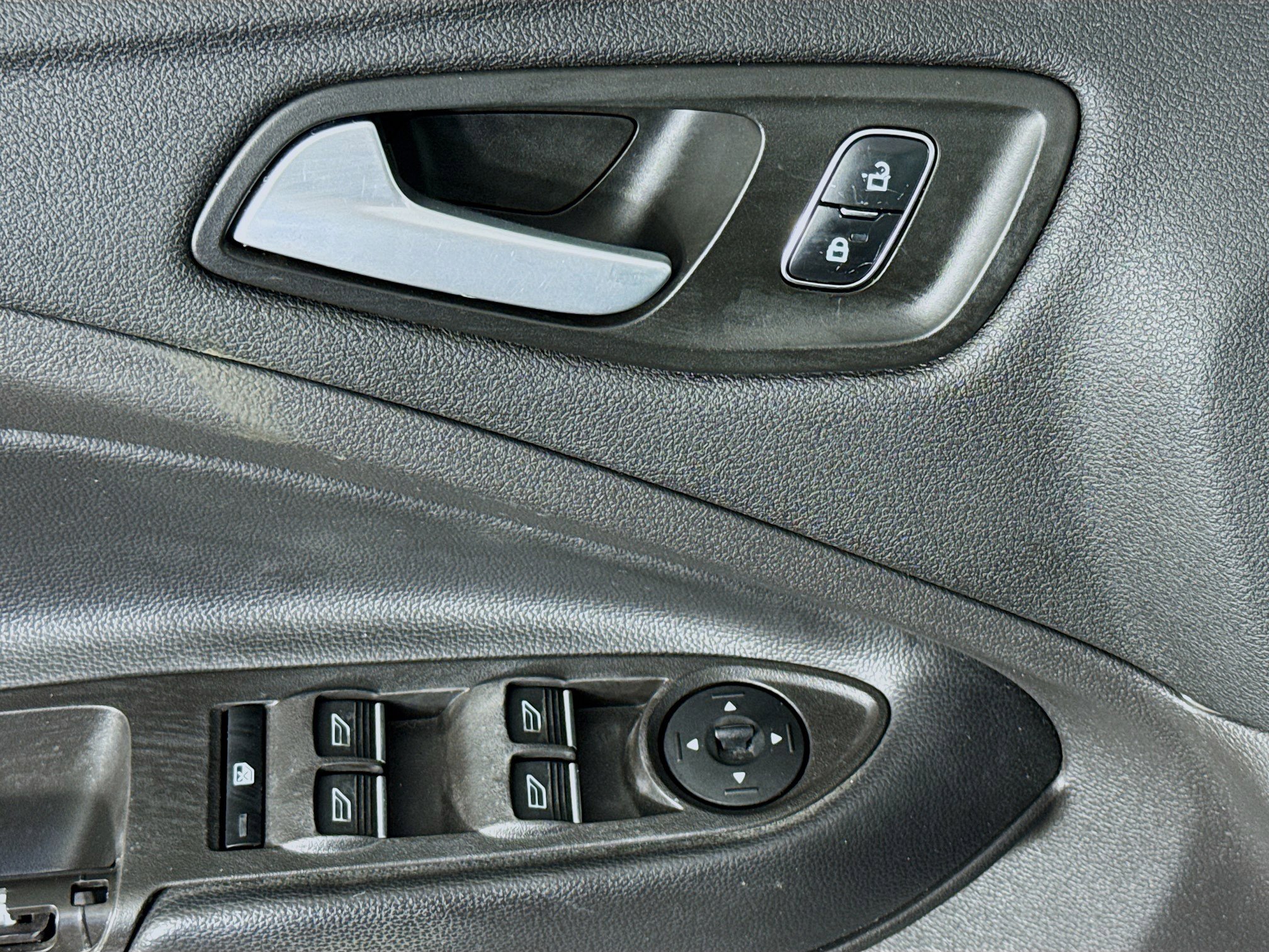Used 2019 Ford Escape SE FWD image 23