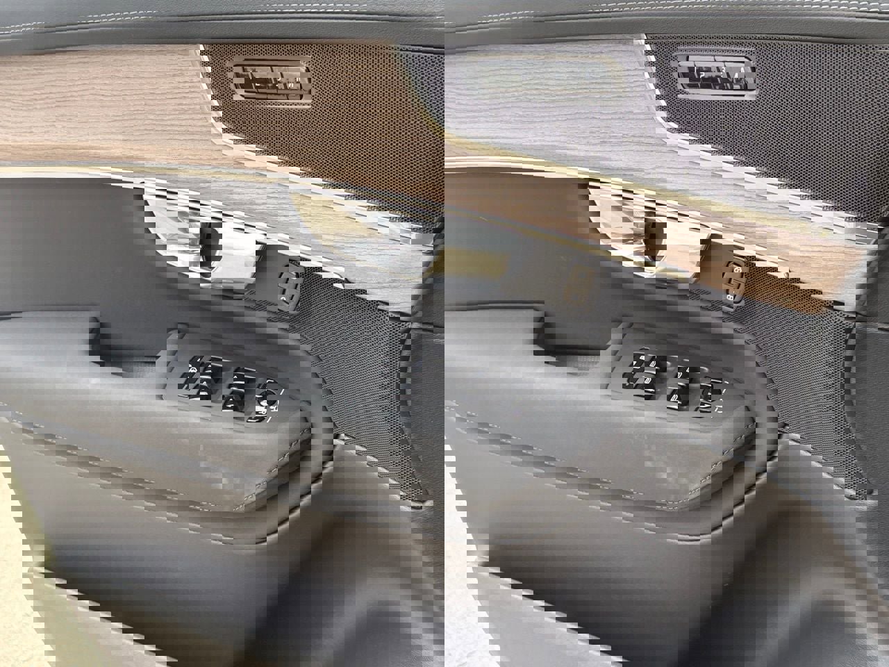 New 2026 Volvo XC90 B5 Core w/ Protection Package Premier image 26