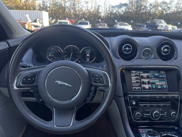 Used 2015 Jaguar XJ L Portfolio image 20