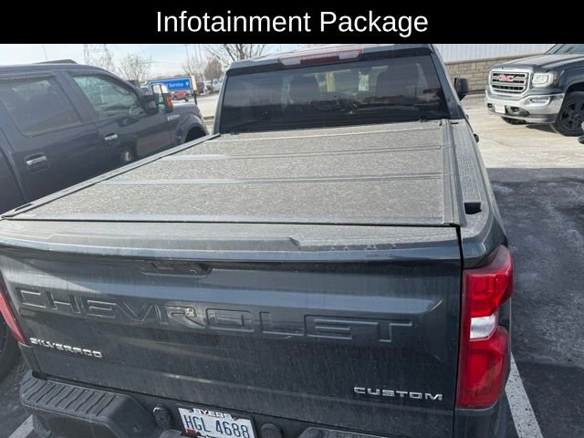 Used 2020 Chevrolet Silverado 1500 Custom w/ Custom Value Package image 9