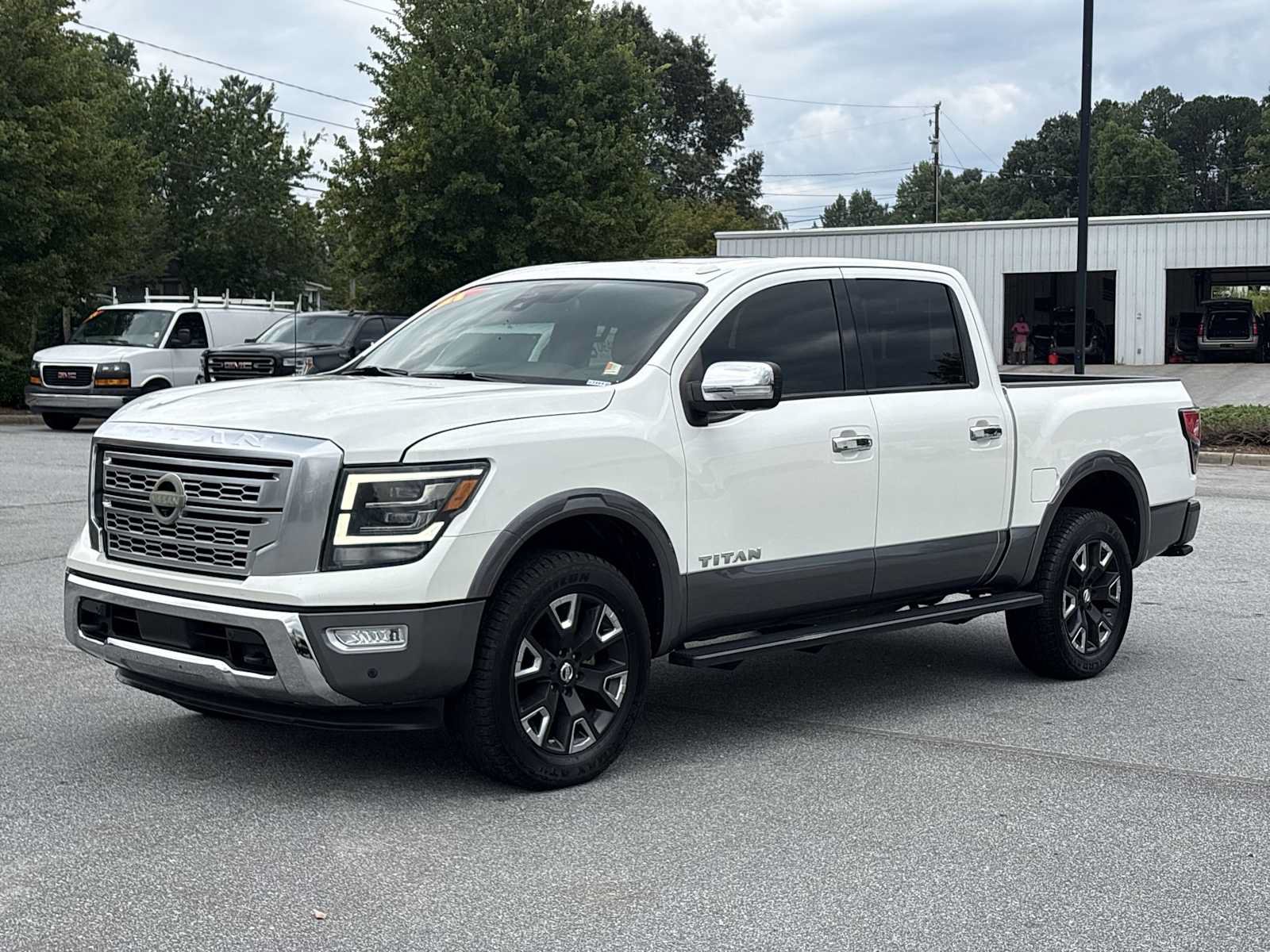 Used 2021 Nissan Titan Platinum Reserve w/ Moonroof Package AWD/4WD image 2