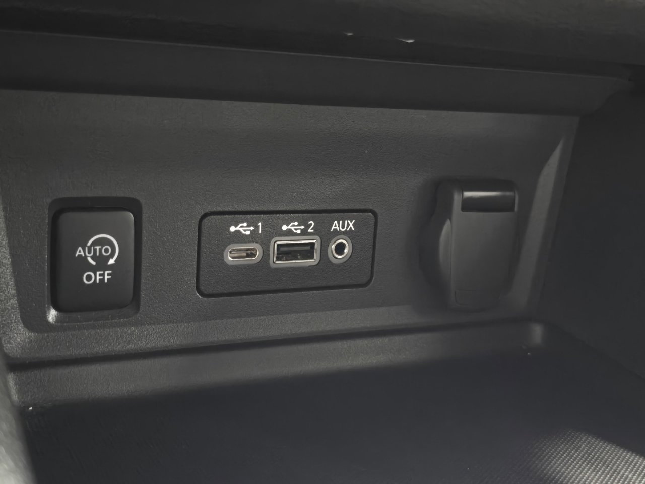 Used 2025 Nissan Sentra SV image 27