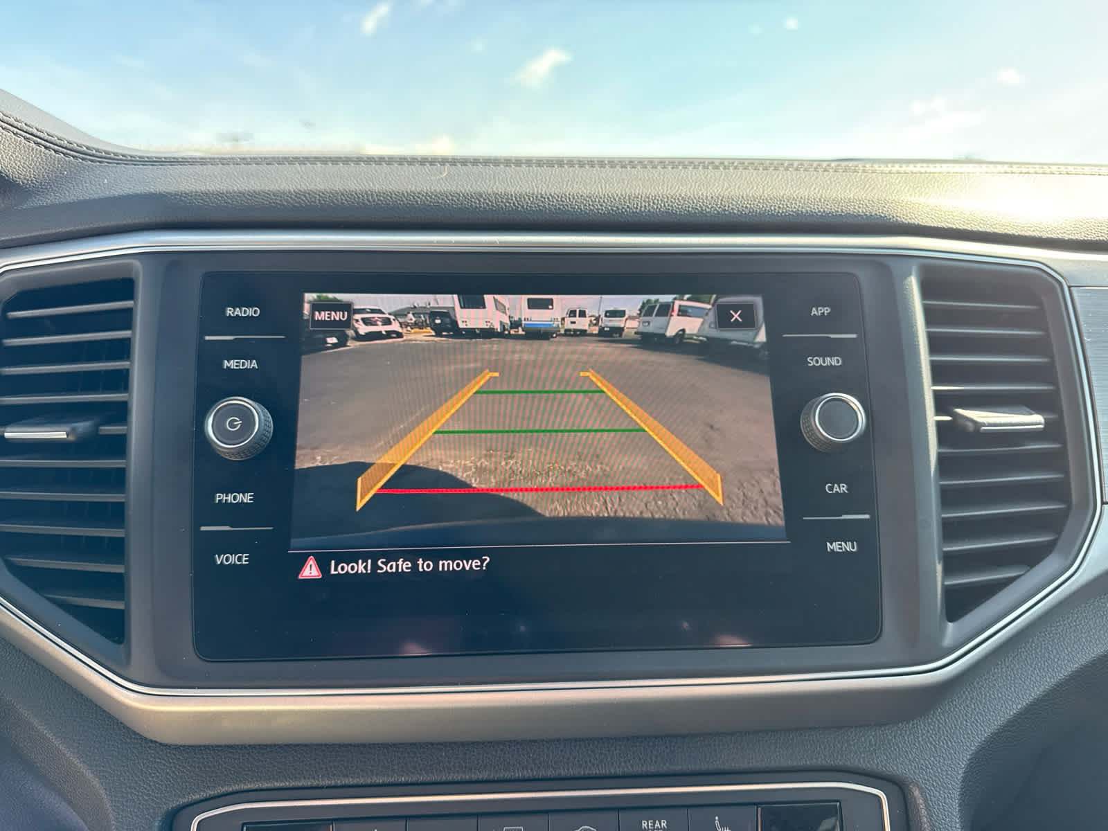 Used 2018 Volkswagen Atlas SE AWD/4WD image 17