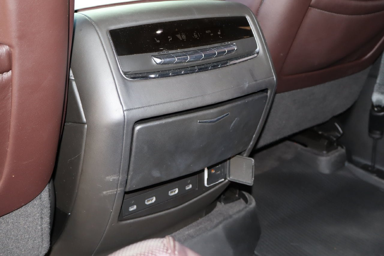 Used 2023 Cadillac Escalade Sport Platinum w/ LPO, Floor Liner Package AWD/4WD image 23