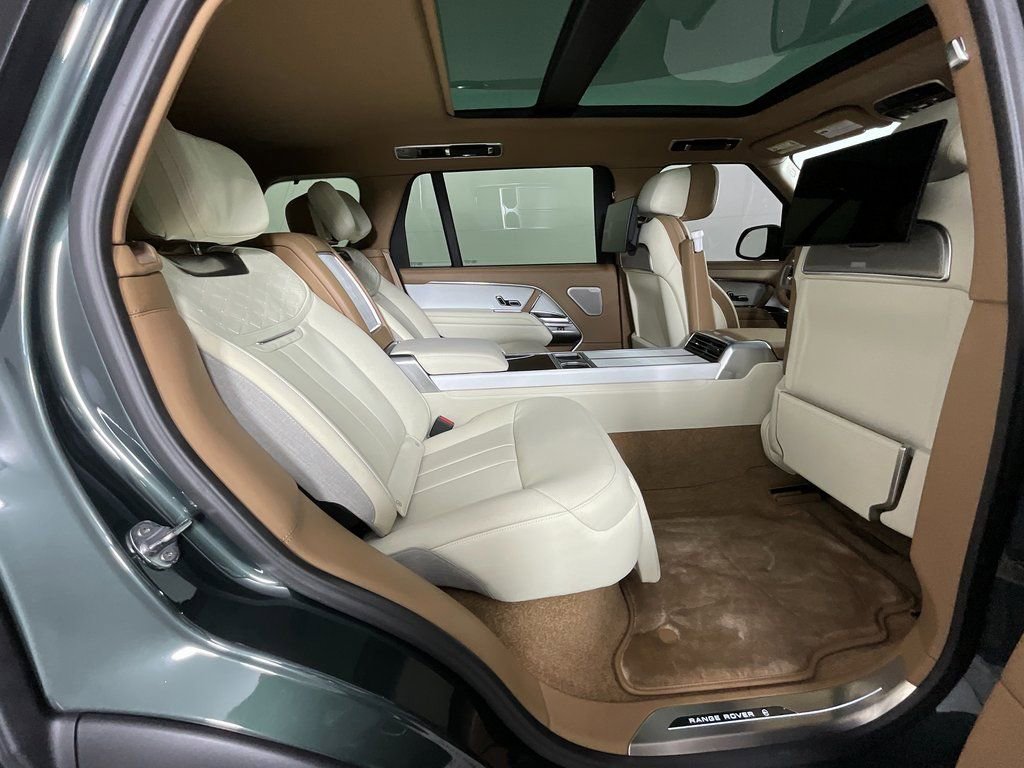 Used 2025 Land Rover Range Rover SV image 23