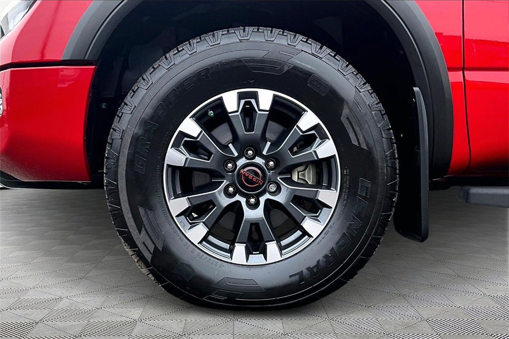 Used 2024 Nissan Titan PRO-4X w/ Pro-4x Convenience Package image 9