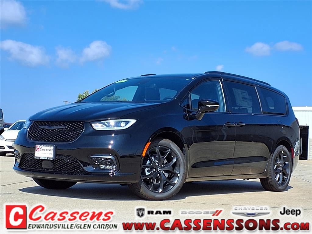 New 2026 Chrysler Pacifica Limited w/ S Appearance Package