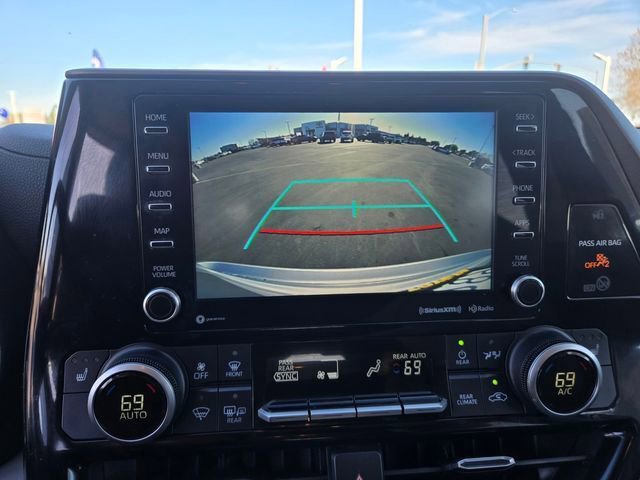 Used 2021 Toyota Highlander XLE image 15