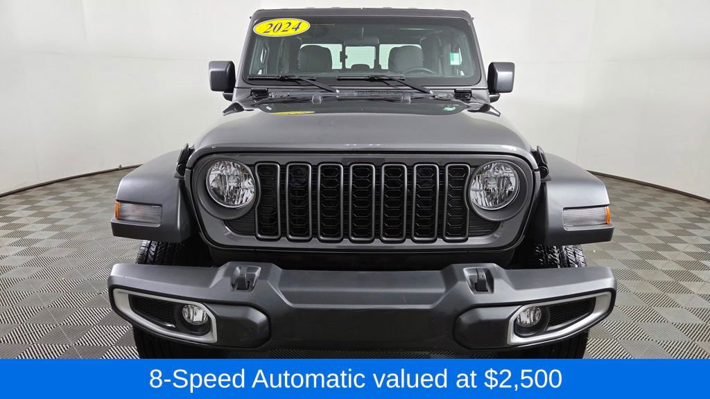 Used 2024 Jeep Gladiator Sport AWD/4WD image 2