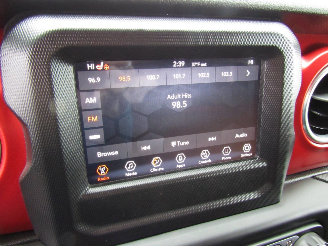 Used 2018 Jeep Wrangler Rubicon w/ Cold Weather Group image 12