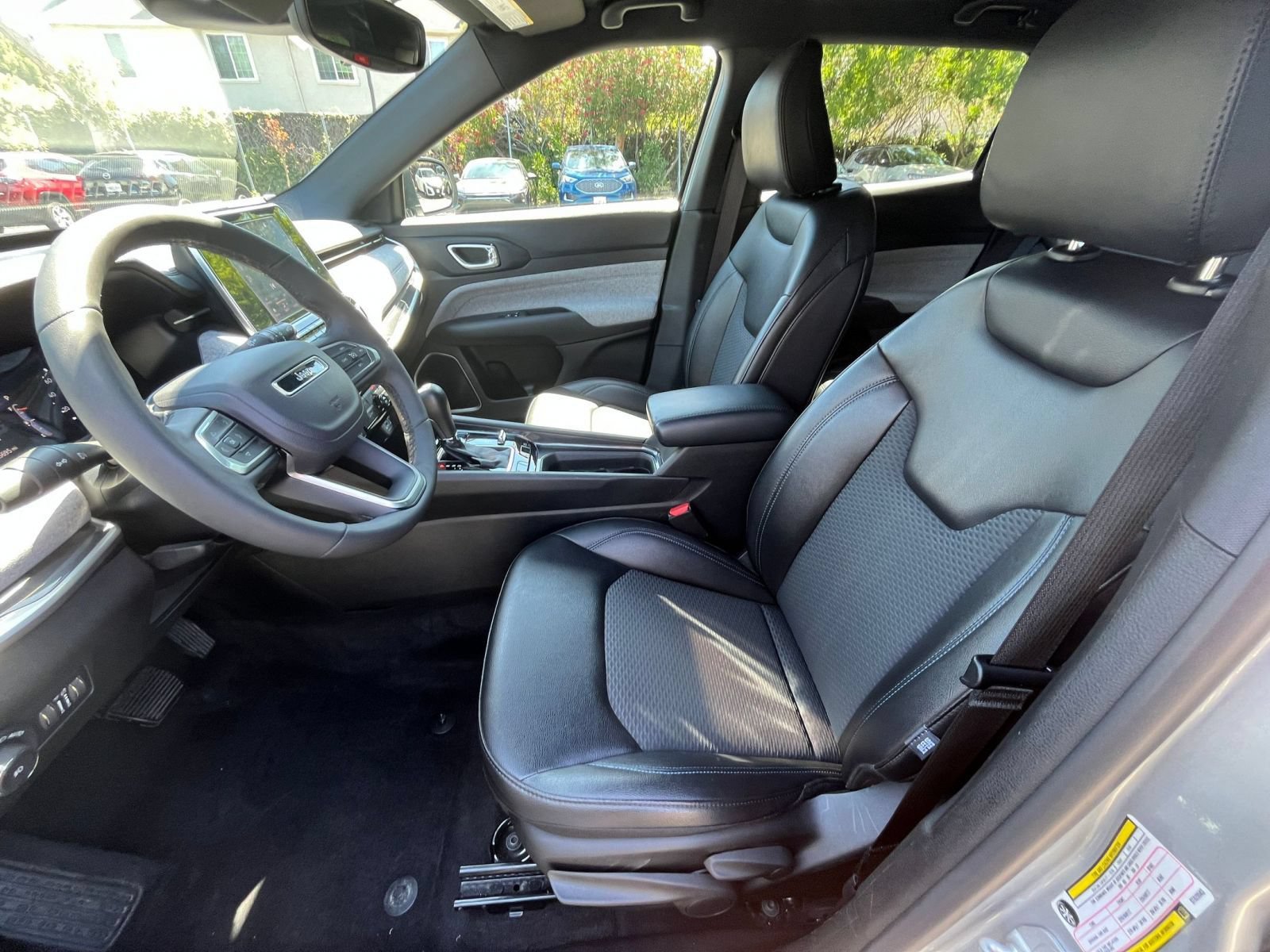 Used 2025 Jeep Compass Latitude AWD/4WD image 27