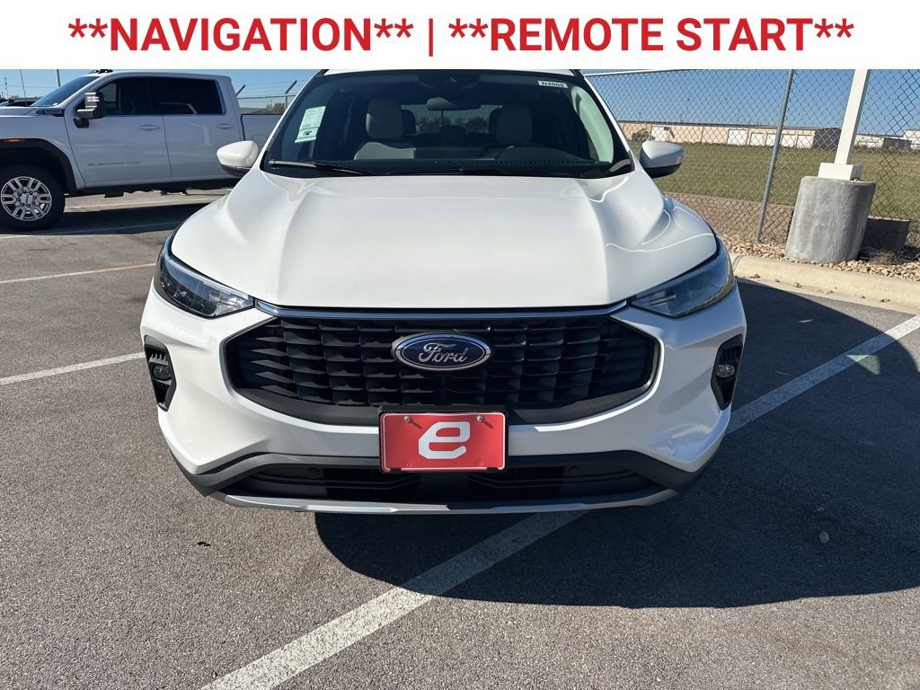 New 2026 Ford Escape SE image 2