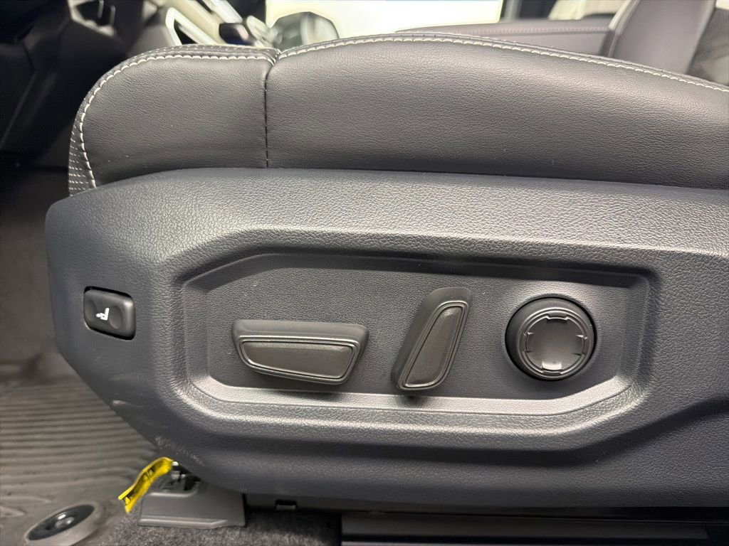 Used 2025 Toyota Sequoia Capstone AWD/4WD image 29
